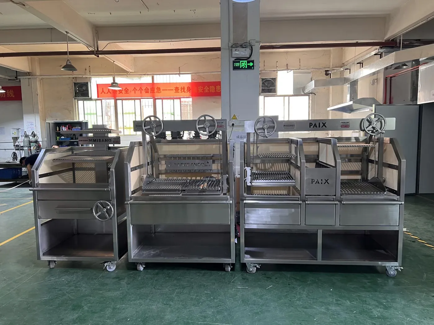 Eine professionelle Fabrik für Edelstahl-Grills in Shenzhen, Provinz Guangdong.