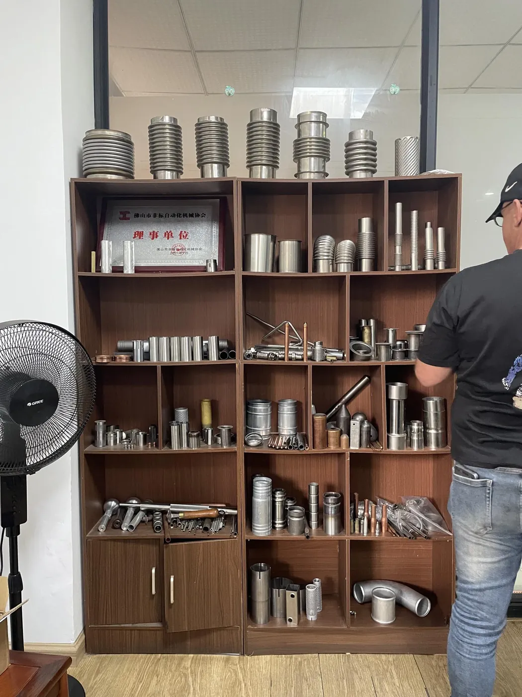 Ein professionelles KMU, spezialisiert auf nicht-standardisierte Automatisierungsausrüstung, in Foshan, Provinz Guangdong.